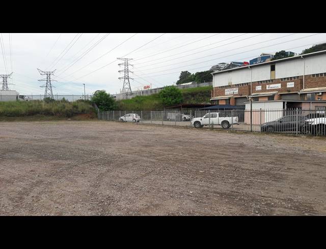 2,010M² INDUSTRIAL YARD TO LET IN NEW GERMANY